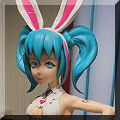 lebensgroße Animefigur herstellen lassen